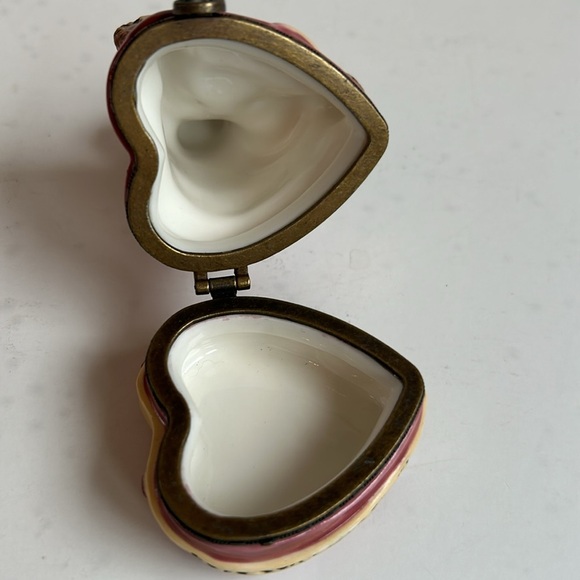 Boyd’s Bears Bearware hinged heart trinket box trinket Love Conquers All Things - Picture 10 of 14